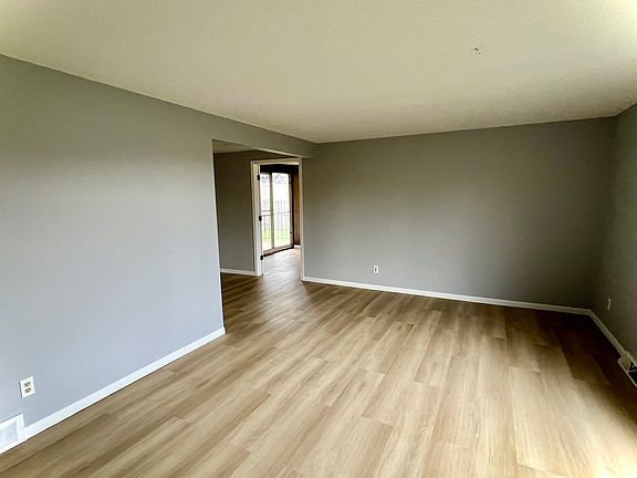 3rd image of 337 Carmen Rd APT 1