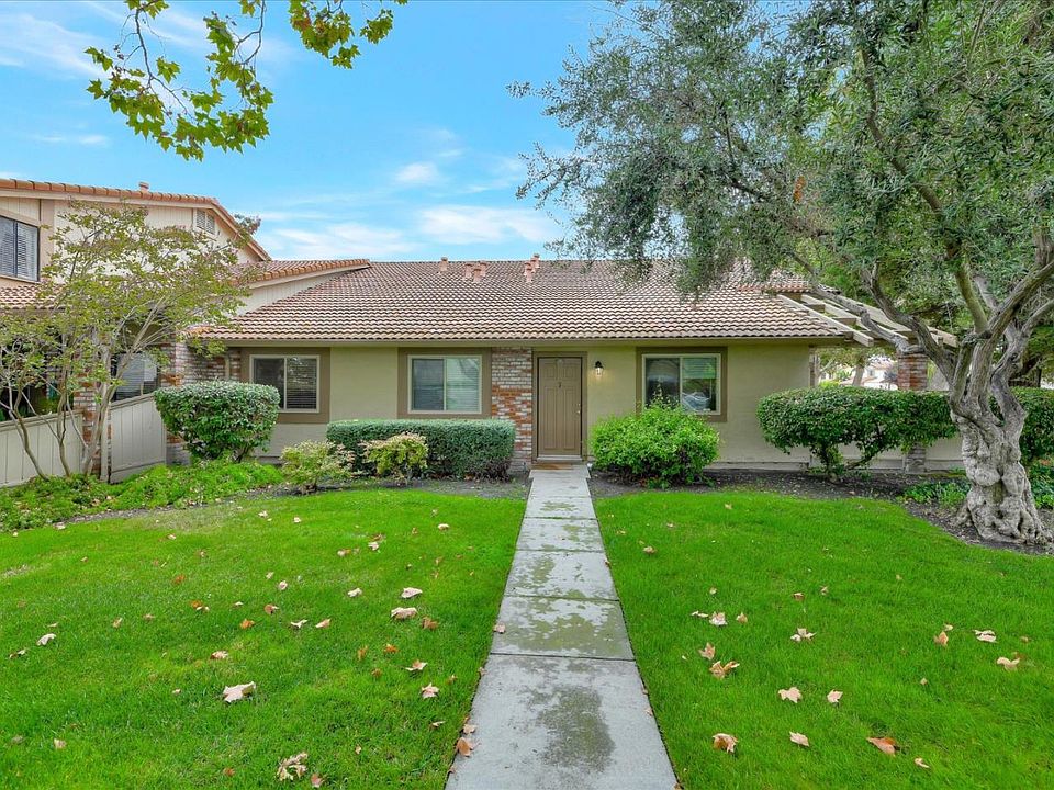 1st image of 404 Colony Cove Dr