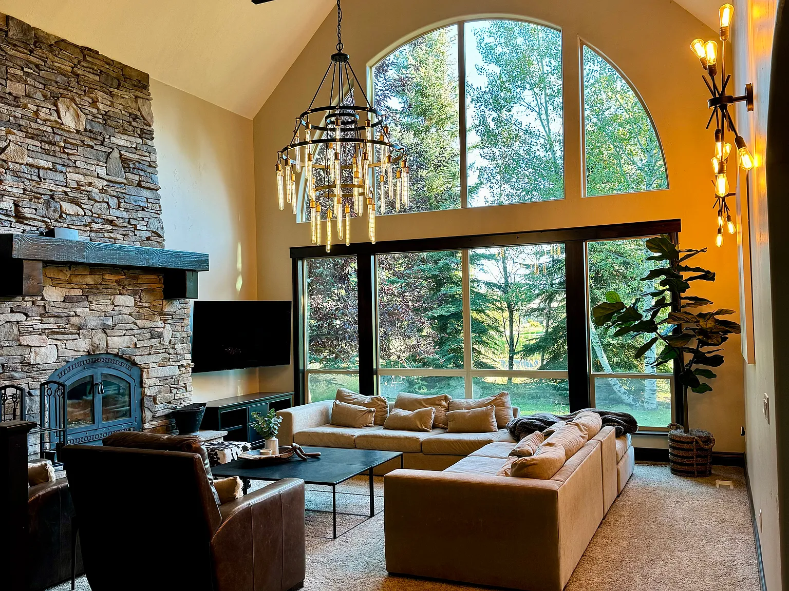5 bed, 4107 sqft, $6,500 — Photo 3
