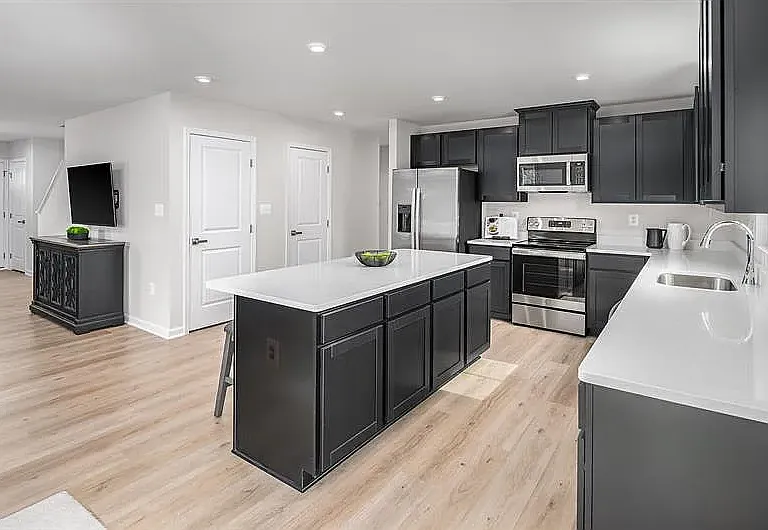 429 Lavatera Dr — Photo 2