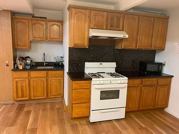 3rd image of 1761A Walnut St