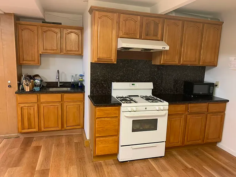 1761 Walnut St — Photo 3