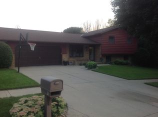 90 16th St SE, Le Mars, IA 51031