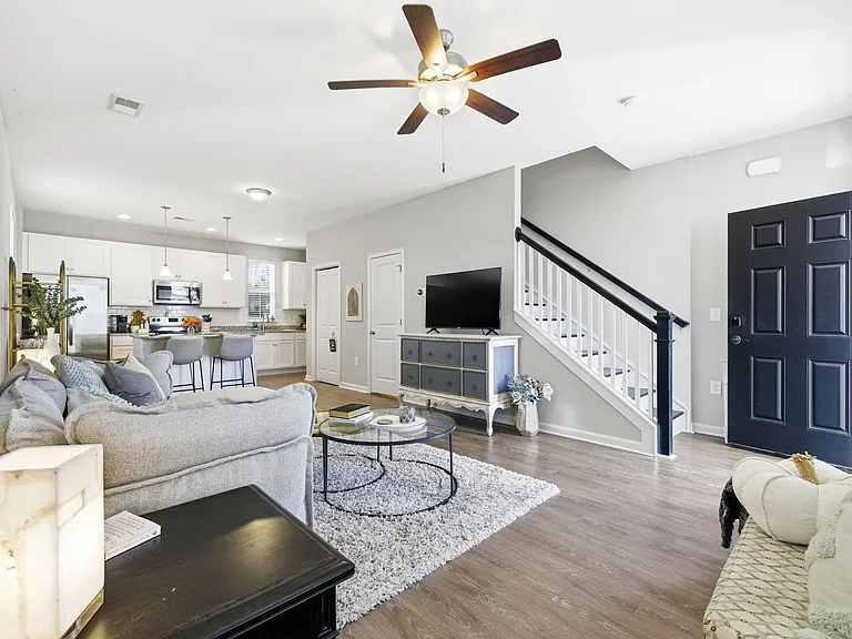 3557 Bristol Ln — Photo 4