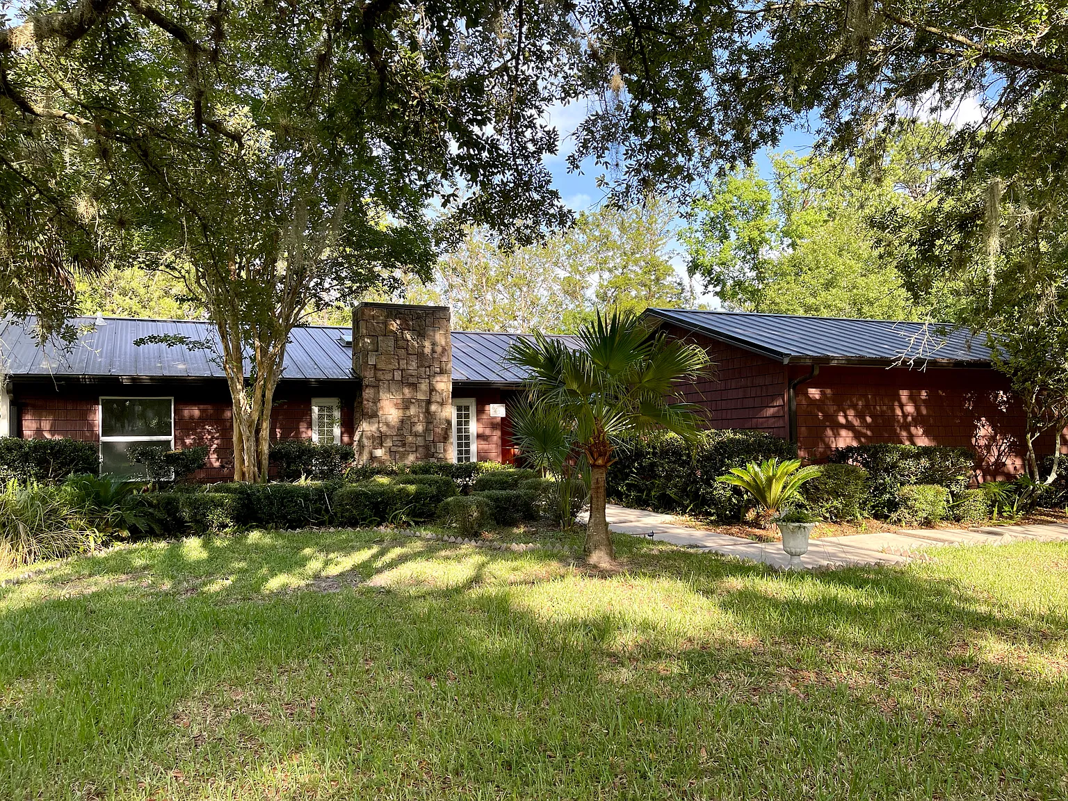 3 bed, 1432 sqft, $2,400 — Photo 1