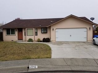 2712 Salmon Cir, Grants Pass, OR 97527