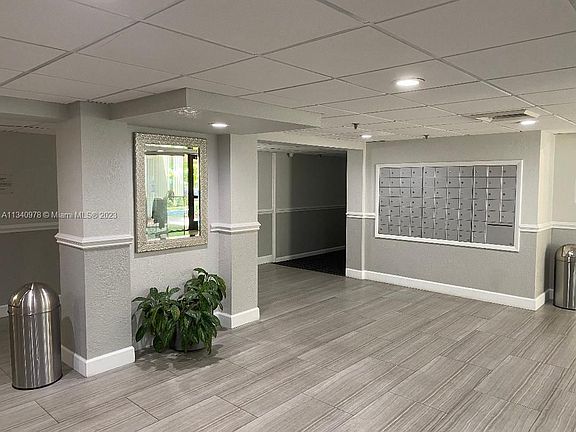 4th image of 901 Hillcrest Dr APT 510