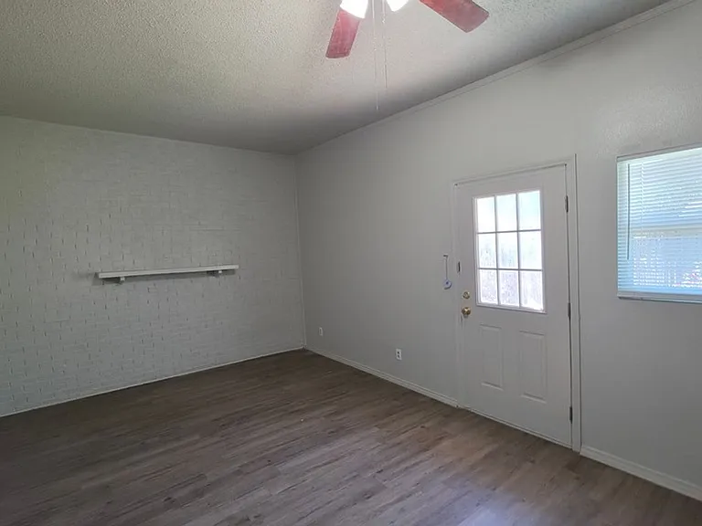913 S Rusk St — Photo 12