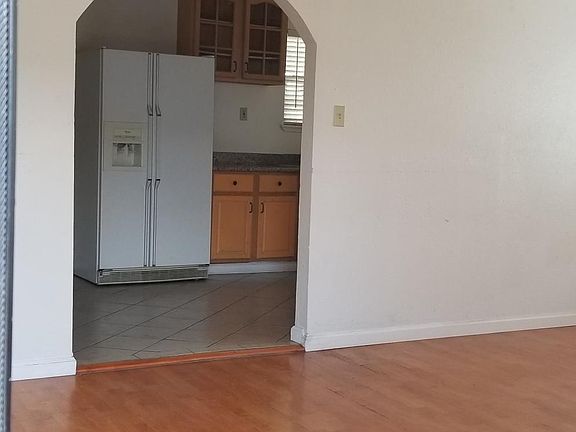 2nd image of 10230 Griffith St