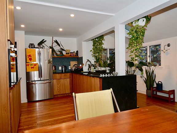 5th image of 3 Howland Cir