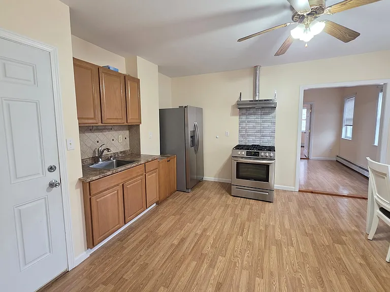 133 Broad St #2W — Photo 2