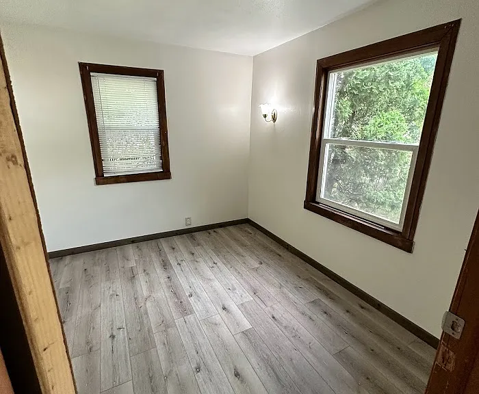 1427 Bixby Ave NE — Photo 5