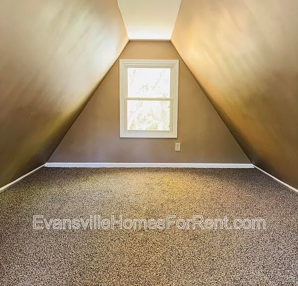 1625 N Saint Joseph Ave — Photo 9