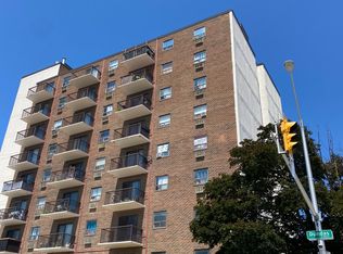 Dundas Apartments, London, ON N6B 1W3