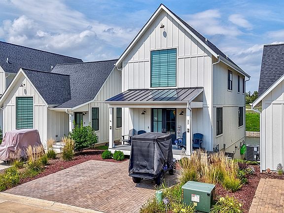 2nd image of 32 Waterside Way