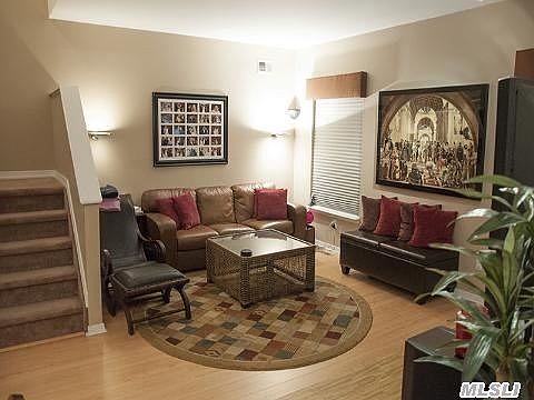 3rd image of 136 Paddington Cir