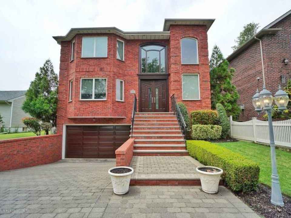 1st image of 454 Holten Ave