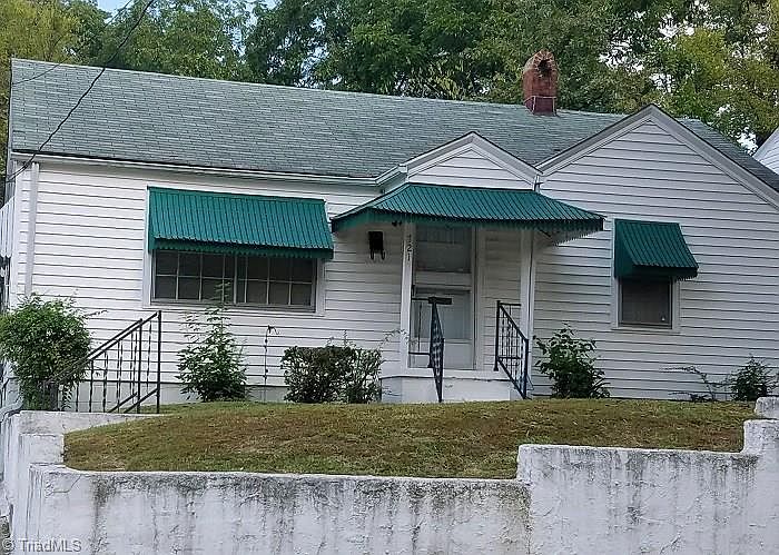 1st image of 721 E Bragg St