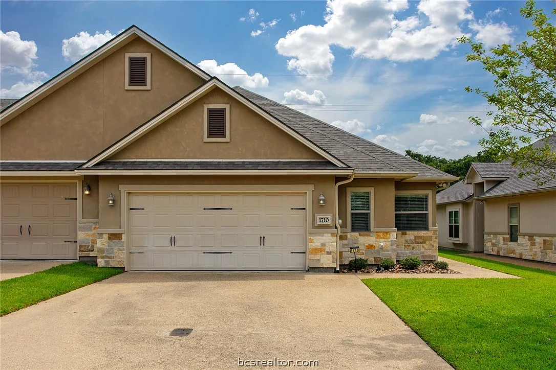 3 bed, 1599 sqft, $1,900 — Photo 1