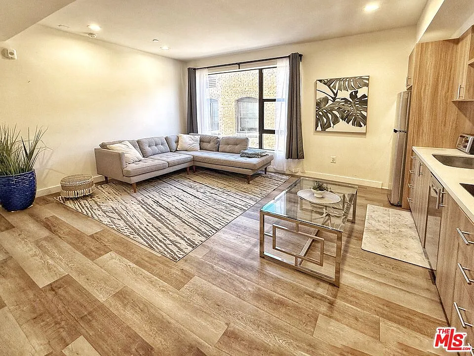 Studio, 1.0 bath, 470 sqft, $2,100 — Photo 2