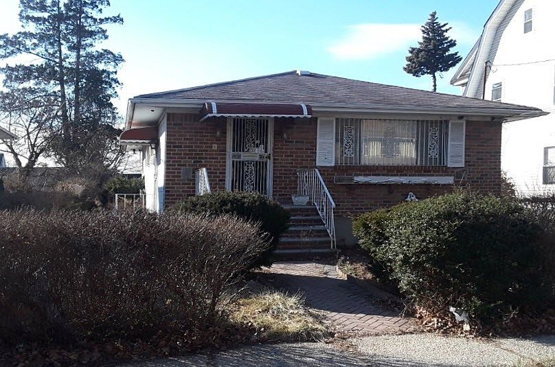 1st image of 110-40 195th St