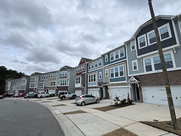 2nd image of 2800 Saltaire Ave