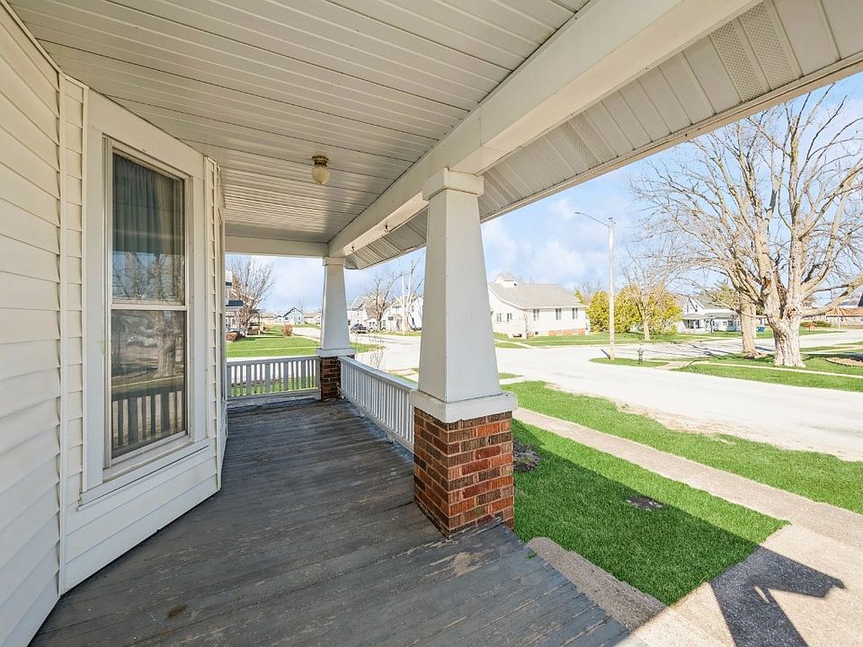 201 2nd St E, Newhall, IA 52315 Zillow