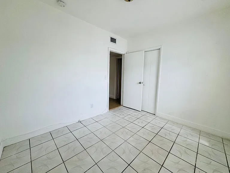 1060 NW 116th St #1 — Photo 15