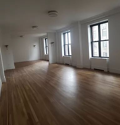 4th image of 315 West 11s #C-p