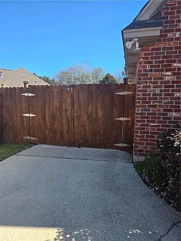 4 bed, 2.5 bath, 2250 sqft, $3,000 — Photo 3