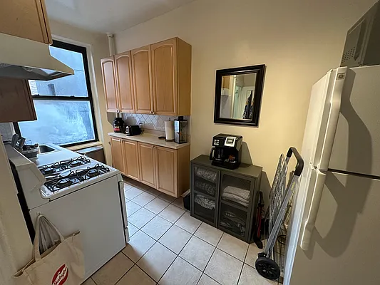 Rented by One New York Realty Inc | media 7