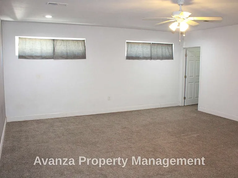 5677 N Millbrook Ave — Photo 18