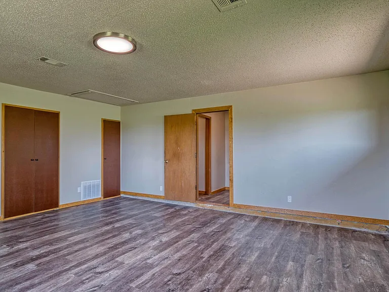 2823 S Eastern Ave — Photo 15