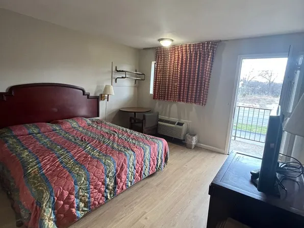 1902 Dickerson Pike Room 216, Nashville, TN 37207