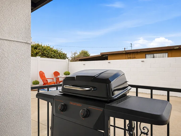 1105 W Berkeley Ct — Photo 29