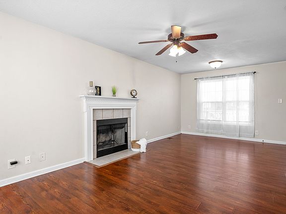 3rd image of 378 Andrew Dr