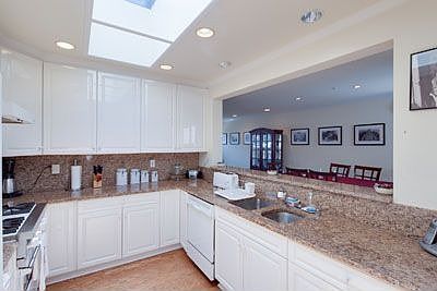 5th image of 870 N Point St APT 301