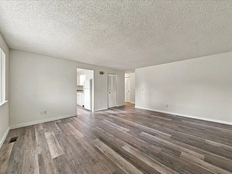 3 bed, 1.5 bath, 1059 sqft, $1,500 — Photo 2