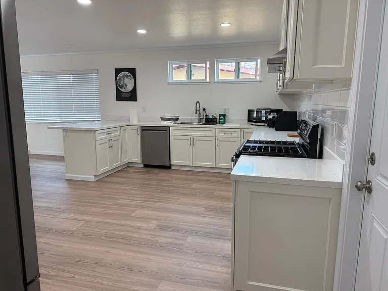 220 Sequoia Ave — Photo 6