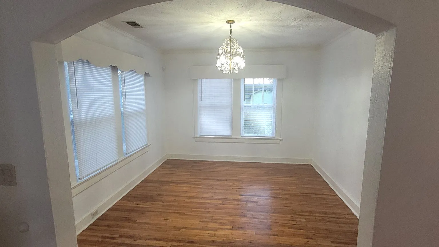 2-bedroom, 1 bathroom — Photo 4