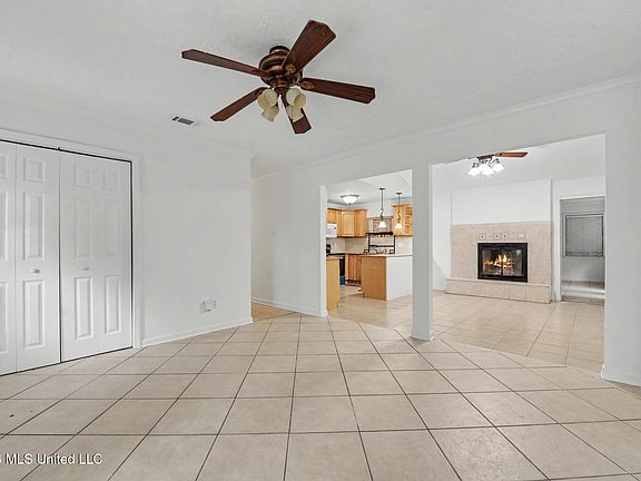 5th image of 1318 Parktown Dr