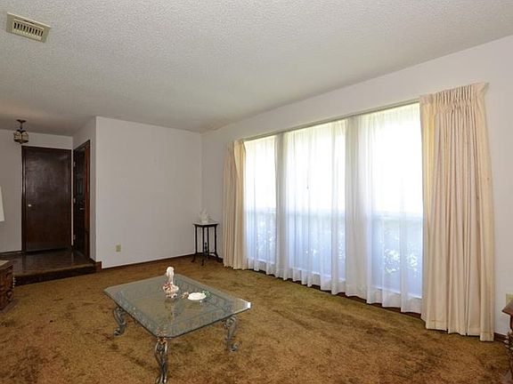 4th image of 9047 Esguerra Ln