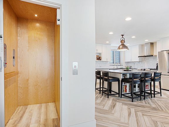 5th image of 825 E Park Ave