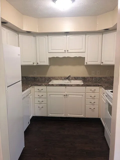 (ACH) Shaw Ferry Rd Apts — Photo 3
