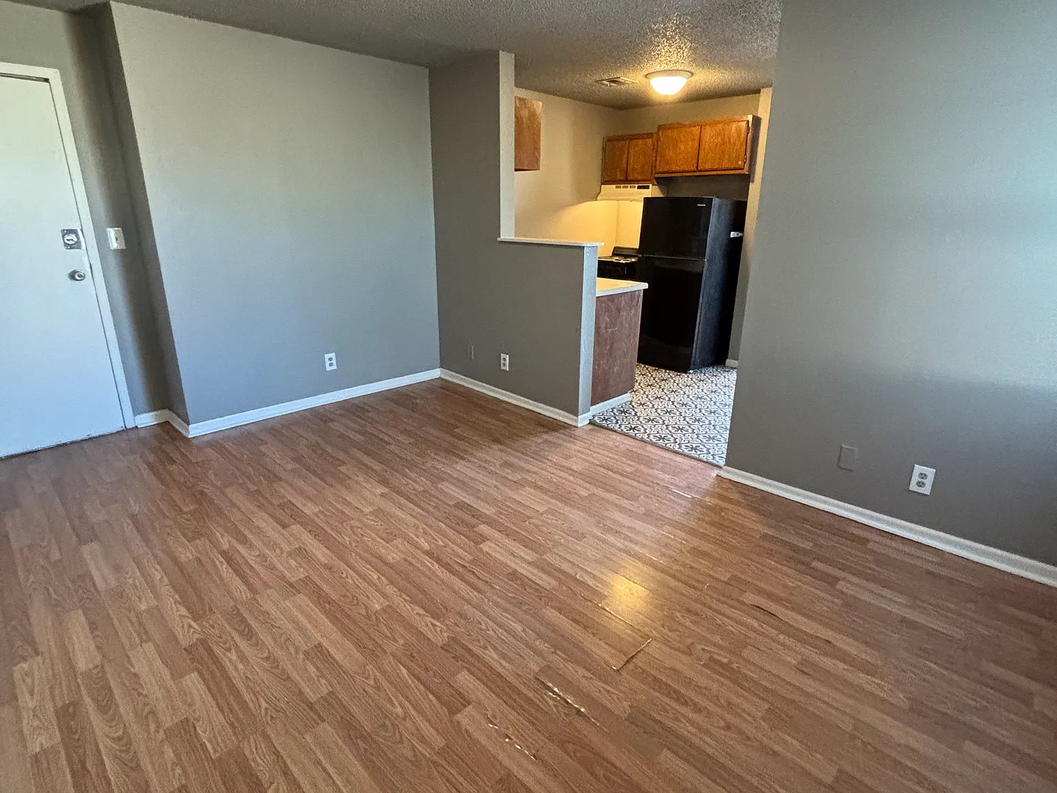 215 W Fairview St — Photo 2