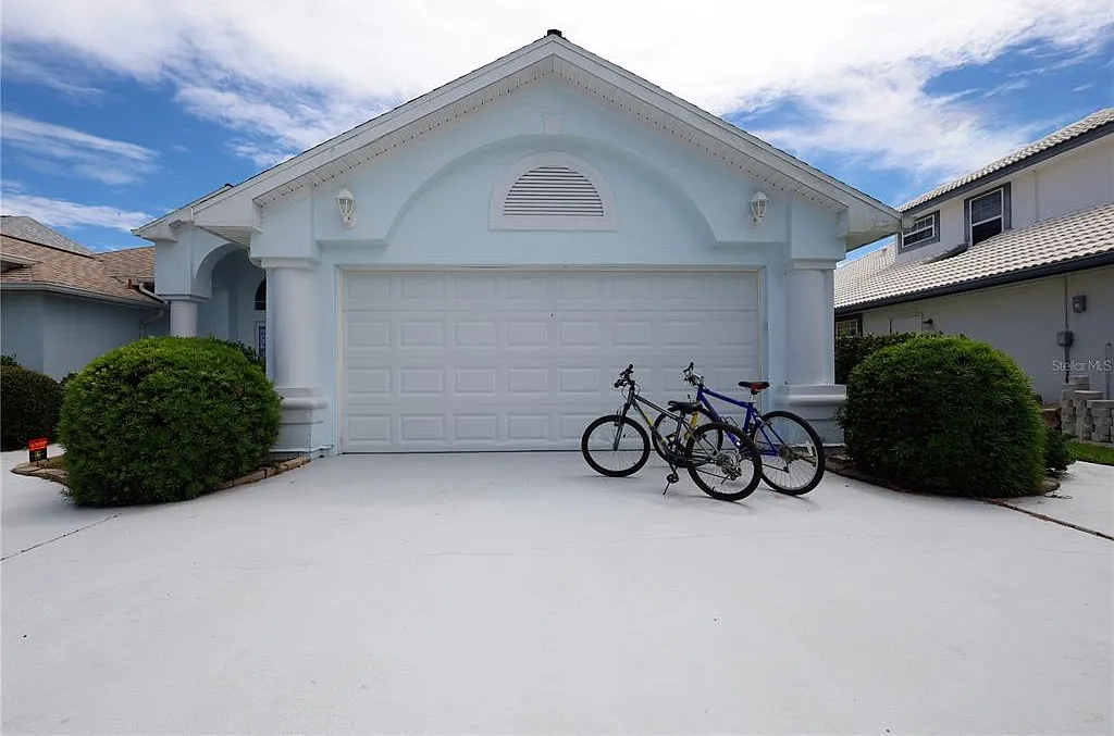4 bed, 3.0 bath, 2360 sqft, $6,000 — Photo 3
