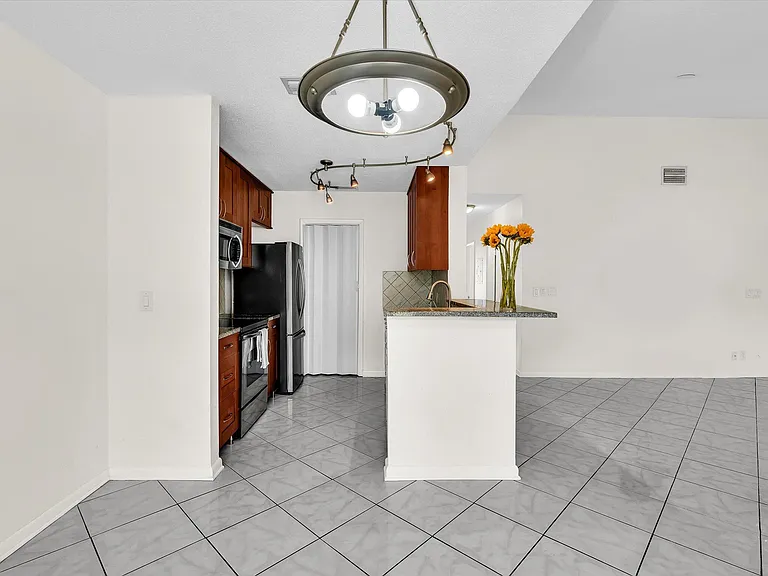 815 W Boynton Beach Blvd #16-205 — Photo 16