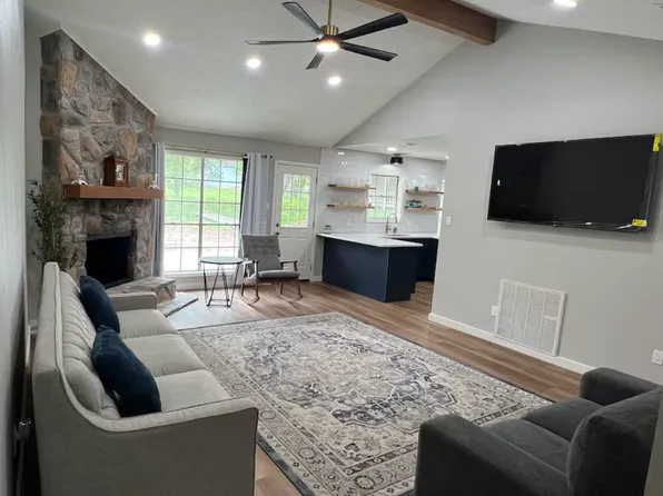 2004 Pinewood Dr, Bryan, TX 77807