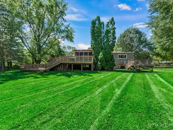 3N189 Bernice Dr, St Charles, IL 60175