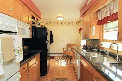 3rd image of 906 Eastwood Ln